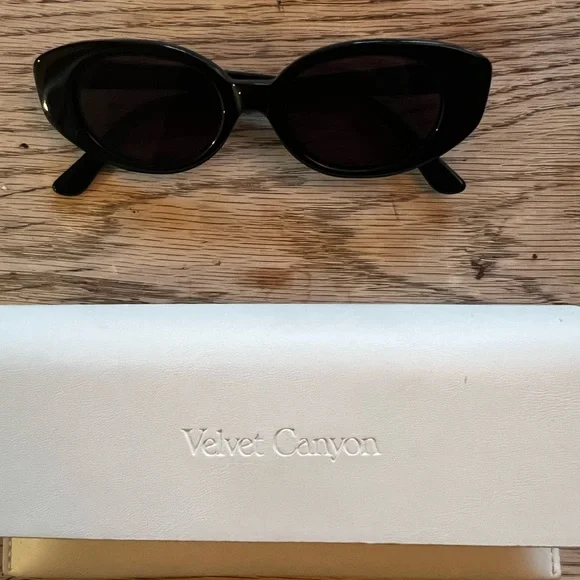 velvet canyon la plage Chic Black Oval Sunglasses - Picture 5 of 7